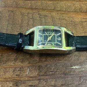 5/$45 Vintage Black Vegan Leather Gold Minimalist Wristwatch C1